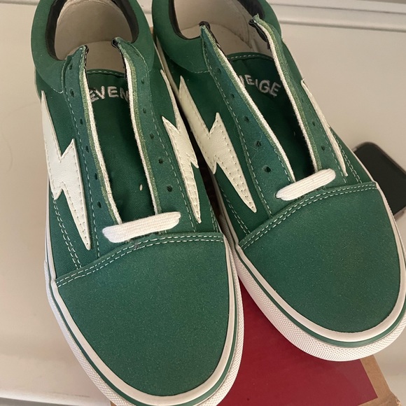 Revenge Storms Green - Picture 2 of 4